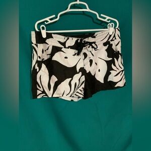 Island Beach Lifestyle Apparel Black and White Swimming Shorts, Men’s MED, EUC